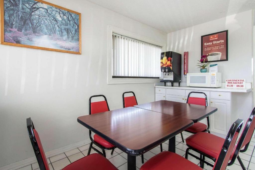 קרסטוויו Econo Lodge מראה חיצוני תמונה