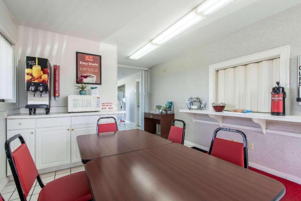 קרסטוויו Econo Lodge מראה חיצוני תמונה