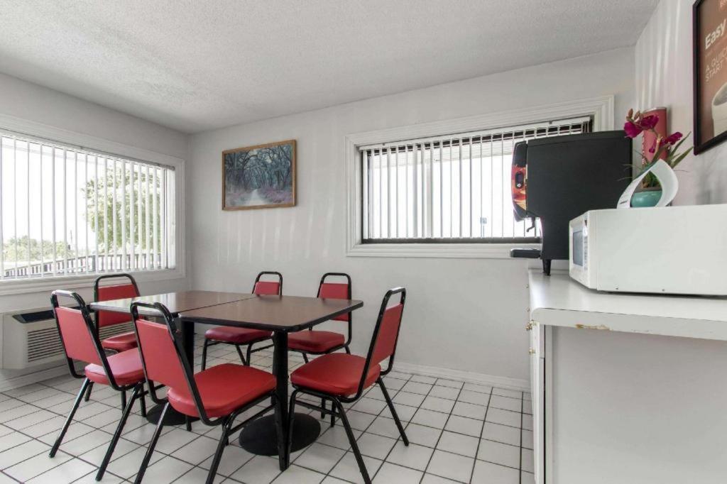 קרסטוויו Econo Lodge מראה חיצוני תמונה